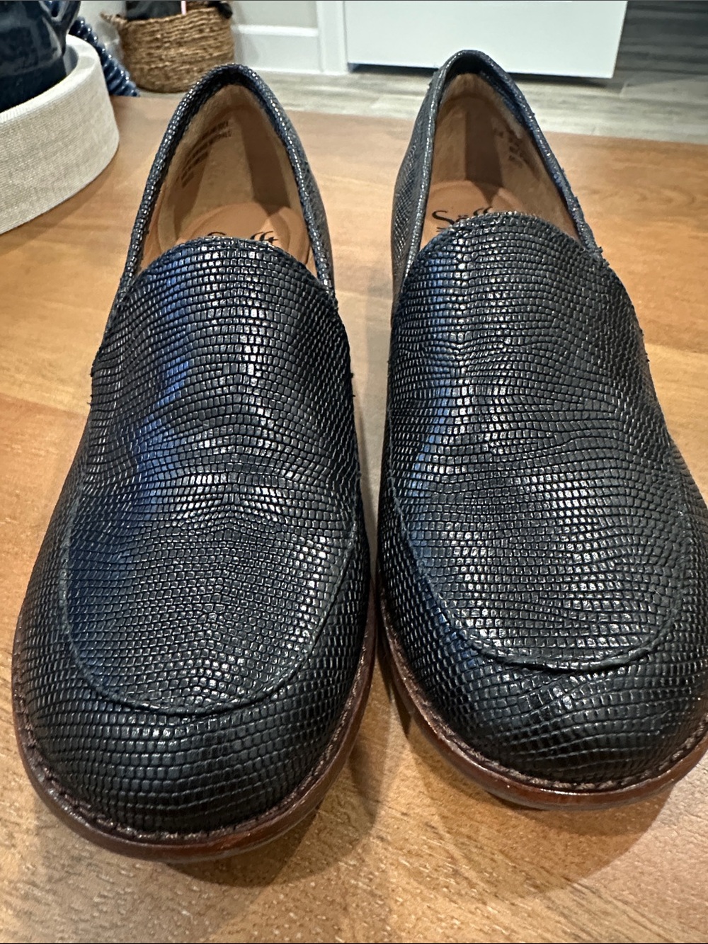 Like New Soffit black Loafers